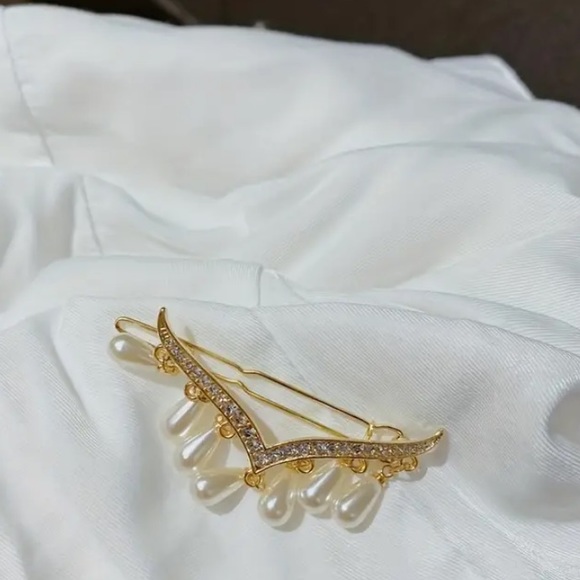 Gold Pearl Drop Barrett Hair Accessory - Picture 6 of 8
